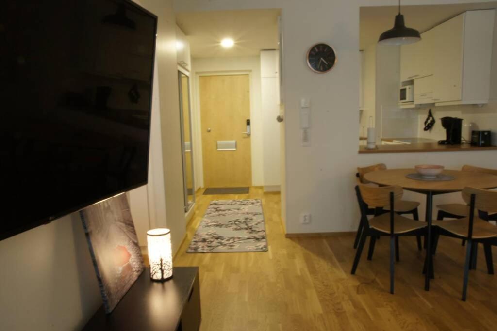 オウルKeskustan Kaksio 45 M2 Autopaikalla, Rautatienkatu 19, 9 Krsアパートメント エクステリア 写真
